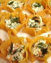 Сырные тарталетки с креветками и огурцом