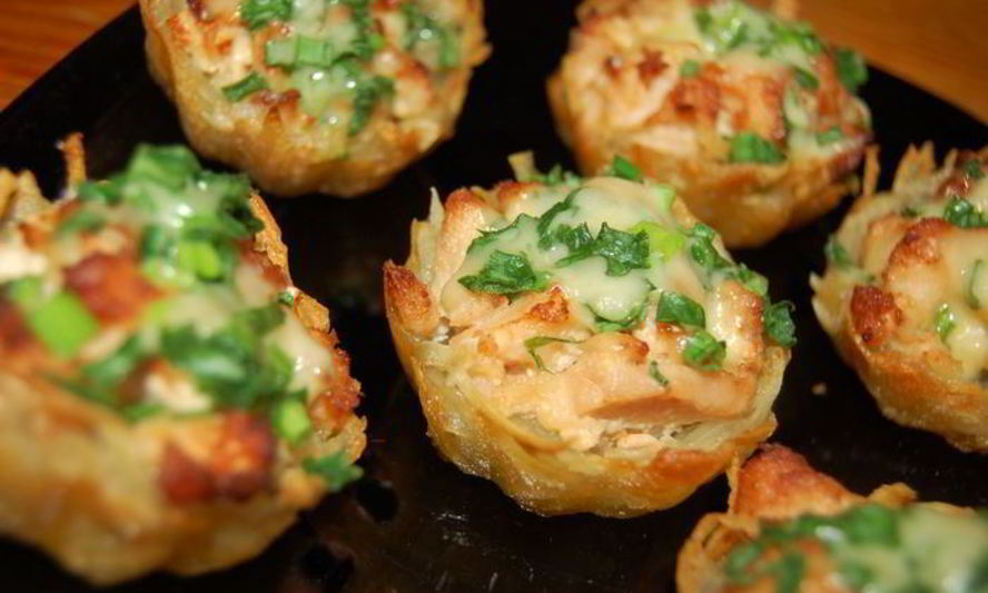 Рецепт тарталеток из картофеля с куриным филе под чесночно-сырным соусом