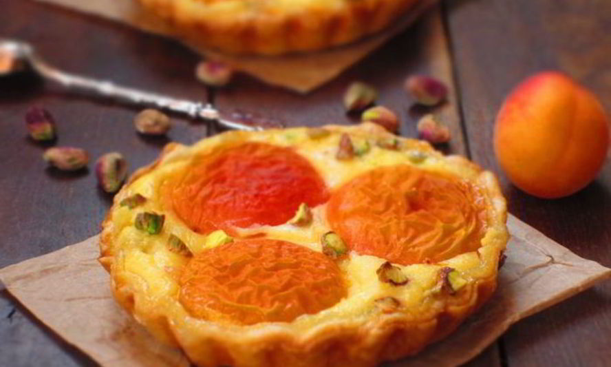Рецепт тарталеток с абрикосами, творожным кремом и фисташками