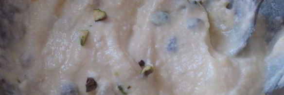 тарталетки с абрикосами, творожным кремом и фисташками