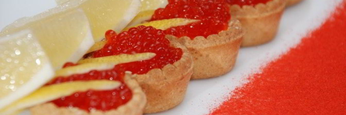 Тарталетки с икрой и маслом