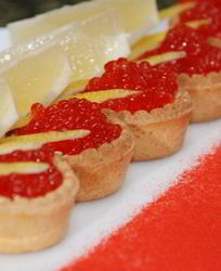 Тарталетки с икрой и маслом