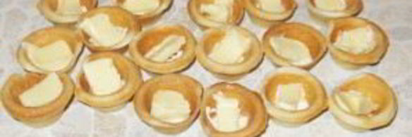 тарталетки с икрой и маслом