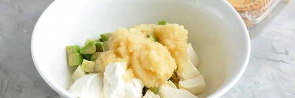 тарталетки с икрой селедки, авокадо и творожным сыром