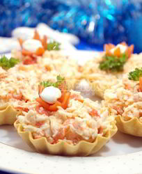 Тарталетки с крабовым салатом