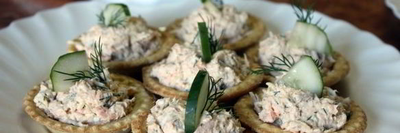 тарталетки с красной рыбой и сыром