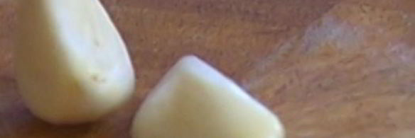 тарталетки с красным луком и сырным соусом