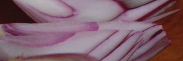 тарталетки с красным луком и сырным соусом