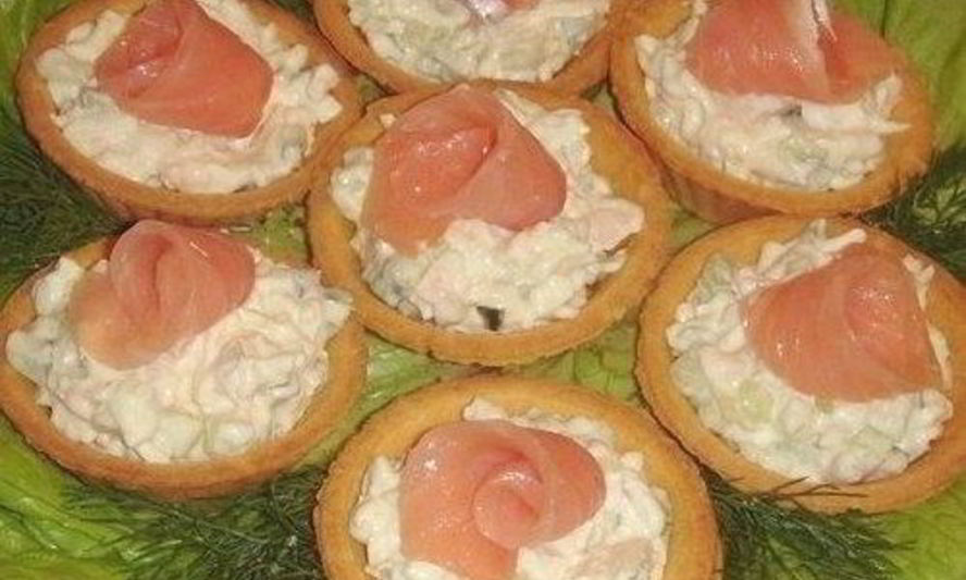 Рецепт тарталеток с огурцом и красной рыбой