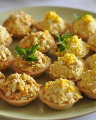 Тарталетки с печенью трески