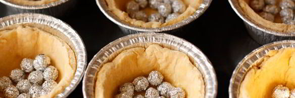 тарталетки с песто и креветками