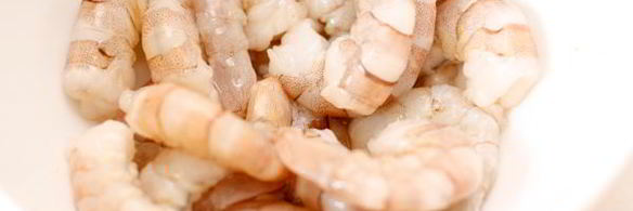 тарталетки с песто и креветками