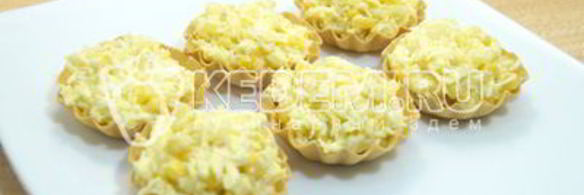 тарталетки с пикантным салатом