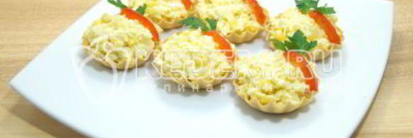 тарталетки с пикантным салатом