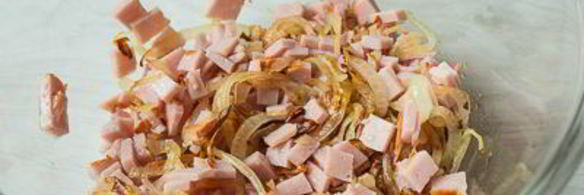 тарталетки с ветчиной и луком