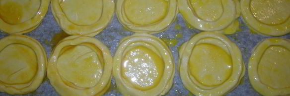 тарталетки с яблоками