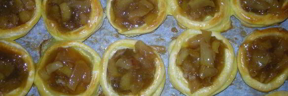 тарталетки с яблоками