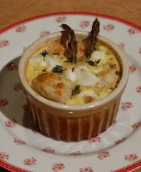 Тарталетки со спаржей, розмарином и сыром