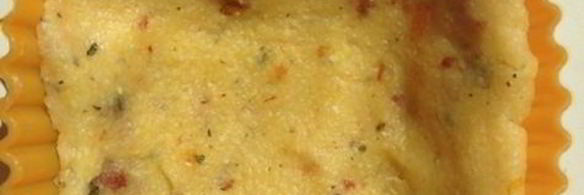 закусочные тарталетки из поленты с козьим сыром и помидорками черри