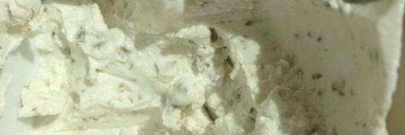 закусочные тарталетки из поленты с козьим сыром и помидорками черри