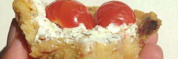 закусочные тарталетки из поленты с козьим сыром и помидорками черри