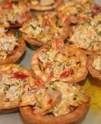 Закусочные тарталетки с копченой курицей
