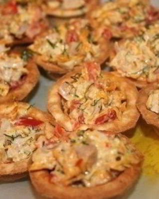Закусочные тарталетки с копченой курицей