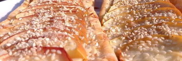 французский хрустящий тарт с яблоками и корицей