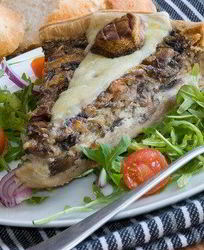 Грибной тарт с травами и грюйером