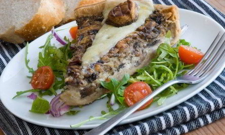 Рецепт грибного тарта с травами и грюйером