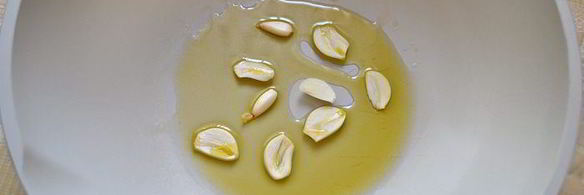 луковый тарт с малосольной килькой