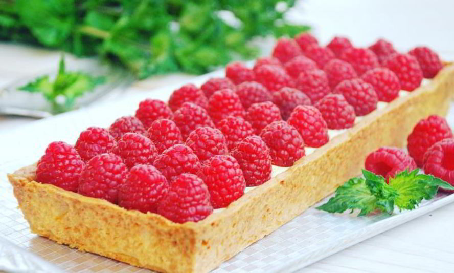 Рецепт малинового тарта с кремом дипломат