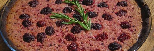 медовый тарт с ежевикой и миндалем