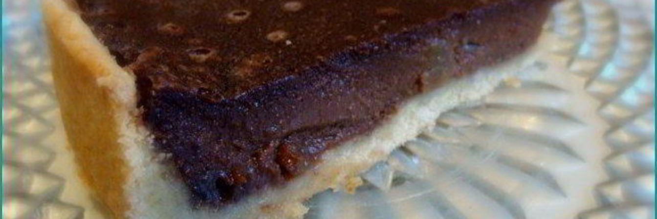 Шоколадный тарт с грушами и карамелью