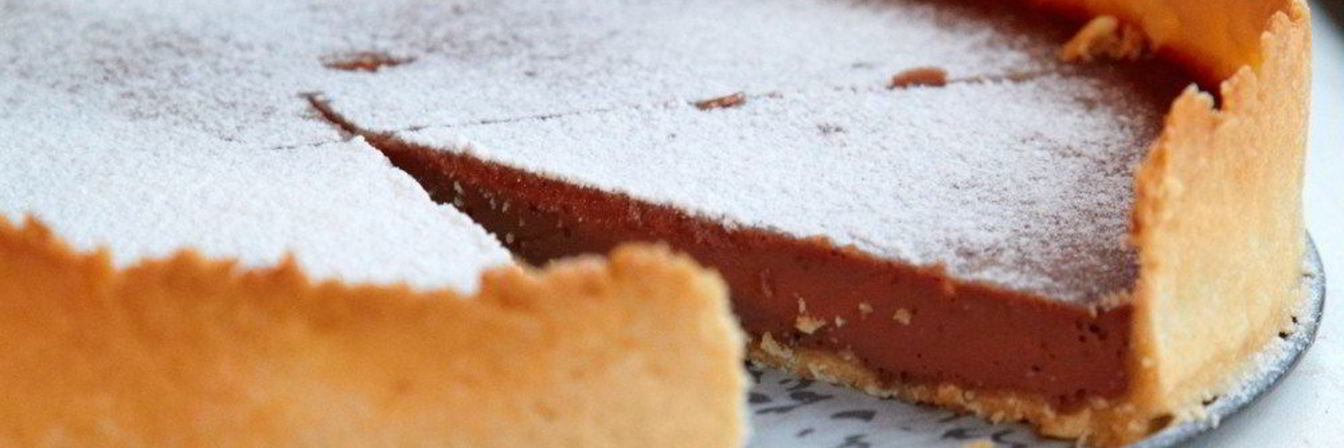 Шоколадный тарт со сливкми