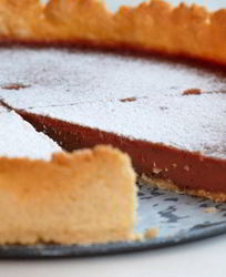 Шоколадный тарт со сливкми