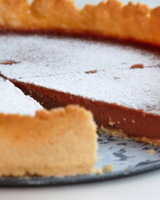 Шоколадный тарт со сливкми