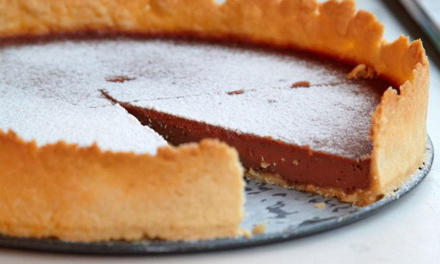 Рецепт шоколадного тарта со сливкми