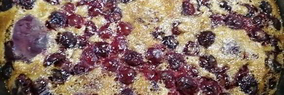 шоколадный теплый тарт с вишнями и сливами