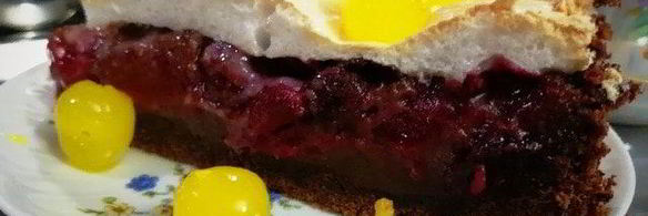 шоколадный теплый тарт с вишнями и сливами