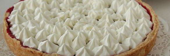 тарт с брусникой и нежным кремом с белым шоколадом