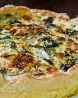 Тарт с черемшой, беконом и рикоттой