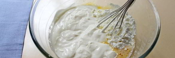 тарт с ежевикой и сметанной заливкой