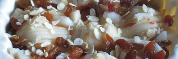 тарт с грушами, изюмом и миндальными лепестками