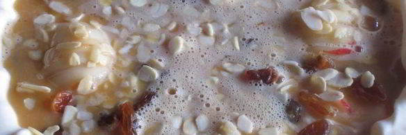 тарт с грушами, изюмом и миндальными лепестками