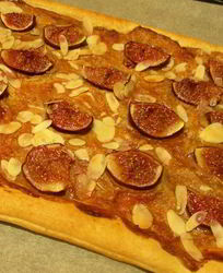 Тарт с инжиром и миндалем