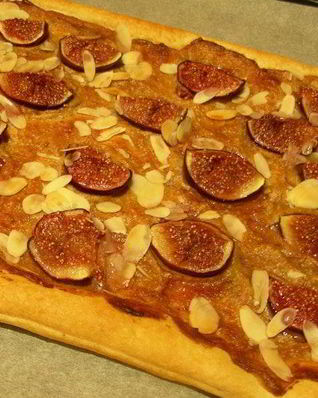 Тарт с инжиром и миндалем