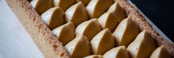 тарт с карамельным кремом и яблоками