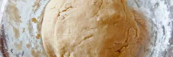 тарт с клубникой и розмариновым кремом