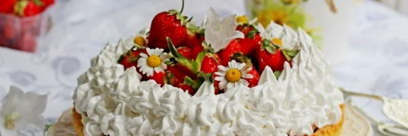 Тарт с кремом из пудинга и клубники